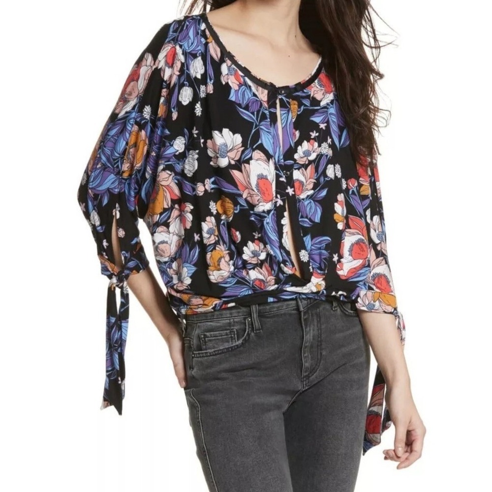 Free People Size Medium Top Shirt Black Floral Keepin On T-Shirt Boho Cropped - Picture 1 of 8